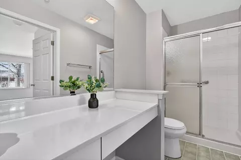 Bath - 1643 Colfax Ct #4, Bartlett, IL 60103 photo 3 of 4