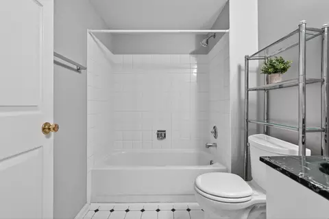 Bath - 1643 Colfax Ct #4, Bartlett, IL 60103 photo 1 of 4