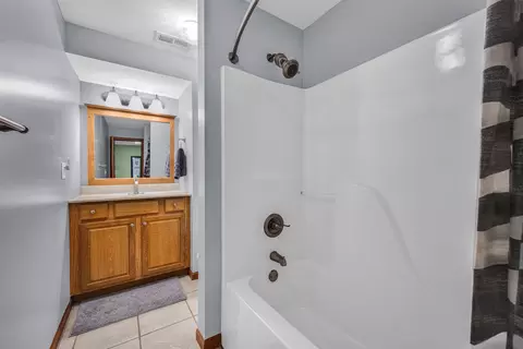 Bath - 1829 Derek Dr, Normal, IL 61761 photo 3 of 3