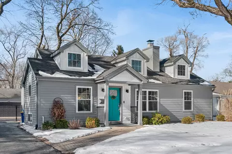 1444 Sycamore Ln, Northbrook, IL 60062