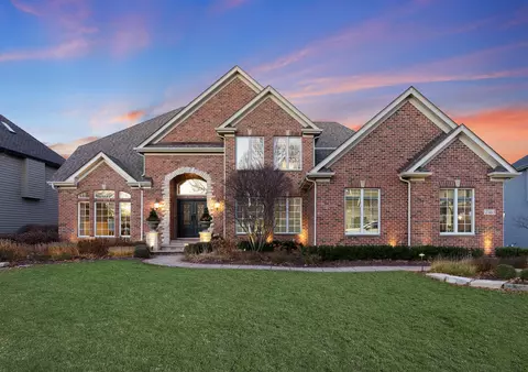 2363 Fawn Lake Cir, Naperville, IL 60564