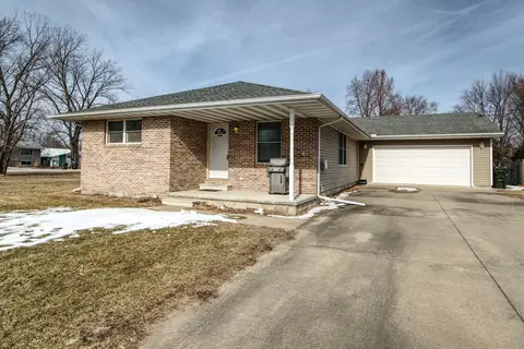 484 W 3rd St, Braidwood, IL 60408