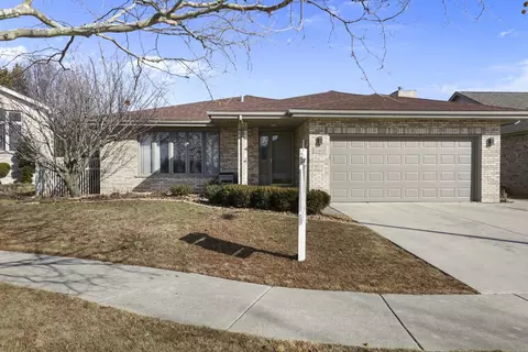 11405 Foxwoods Dr, Oak Lawn, IL 60453