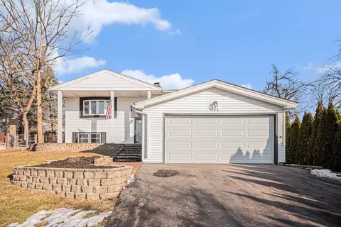 521 Pawnee Dr, Lake In The Hills, IL 60156