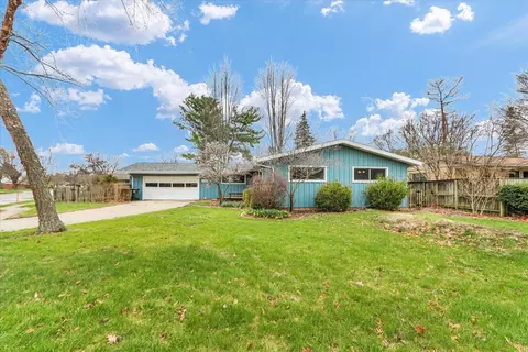 609 E Sunnycrest Ct, Urbana, IL 61801