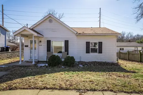 1624 Indiana St, Bloomington, IL 61701