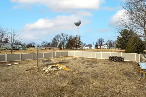 Exterior - 524 6th St, Andover, IL 61233 photo 2 of 2