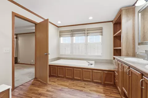 Bath - 524 6th St, Andover, IL 61233 photo 2 of 4