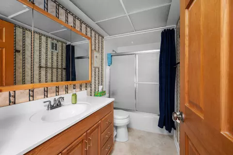 Bath - 3709 9th Ave, Moline, IL 61265 photo 3 of 3