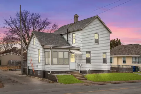 1618 N Marquette St, Davenport, IA 52804