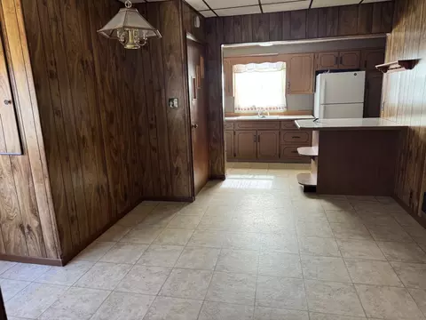 618 10th St, Peru, IL 61354 photo 4