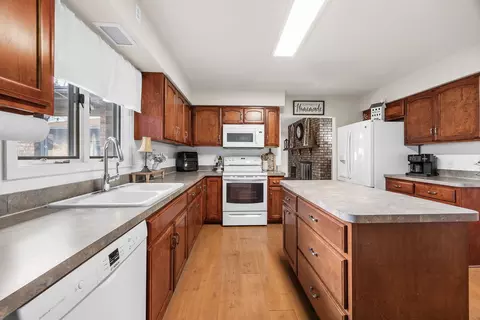Kitchen - 85 Carriage Dr, Morris, IL 60450 photo 2 of 4