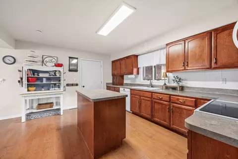 Kitchen - 85 Carriage Dr, Morris, IL 60450 photo 4 of 4