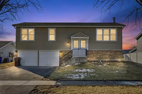 20020 S Sycamore Dr, Frankfort, IL 60423