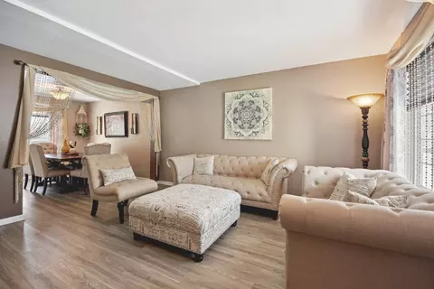 Living - 521 Ivory Ln, Bartlett, IL 60103 photo 2 of 3