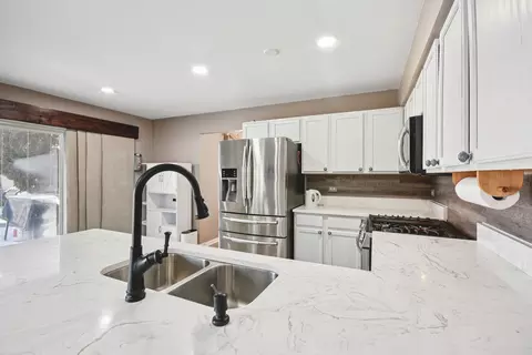 Kitchen - 521 Ivory Ln, Bartlett, IL 60103 photo 1 of 2