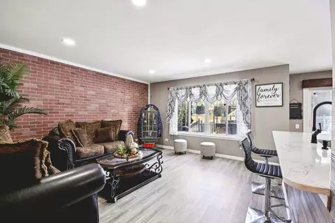 Living - 521 Ivory Ln, Bartlett, IL 60103 photo 3 of 3