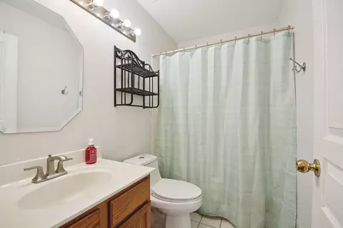 Bath - 521 Ivory Ln, Bartlett, IL 60103 photo 3 of 3
