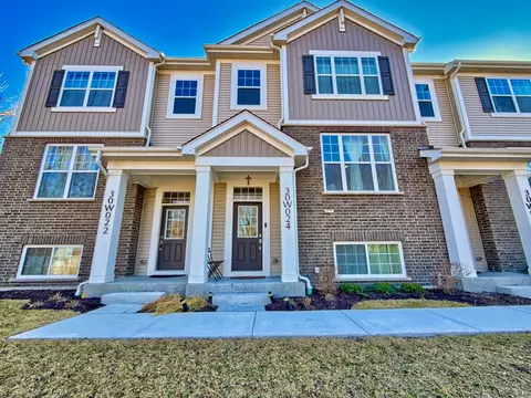 30 W024 Brayman Ct, Warrenville, IL 60563