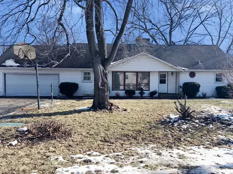 44 Strasma West Dr, Kankakee, IL 60901 photo 2