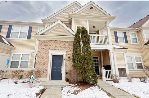 2250 Aurora Dr #24, Pingree Grove, IL 60140