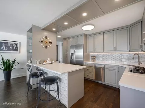 Kitchen - 400 E Randolph St #3715, Chicago, IL 60601 photo 5 of 5