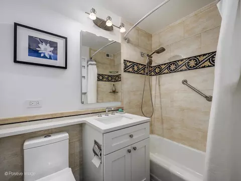 Bath - 400 E Randolph St #3715, Chicago, IL 60601 photo 1 of 1