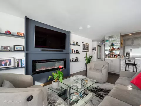 Living - 400 E Randolph St #3715, Chicago, IL 60601 photo 4 of 6