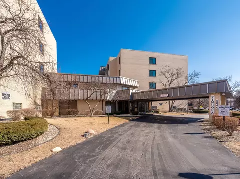 5840 W 104th St #106, Oak Lawn, IL 60453