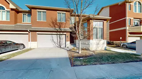 28 Legacy Ln, Wheeling, IL 60090