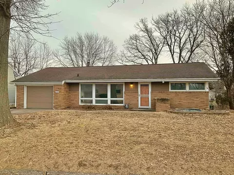 3006 15th St, Moline, IL 61265 photo 1