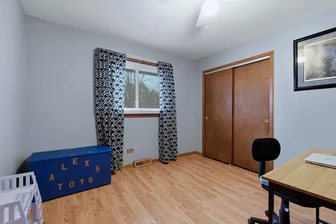 Bedroom - 136 Mckinstry Dr, Elgin, IL 60123 photo 3 of 3