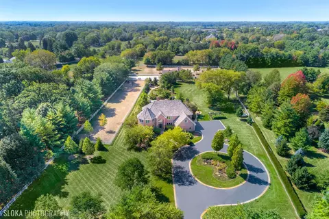 11 Moate Ln, Barrington Hills, IL 60010