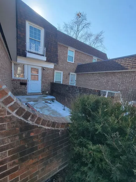 17 W747 Standish Ln, Villa Park, IL 60181