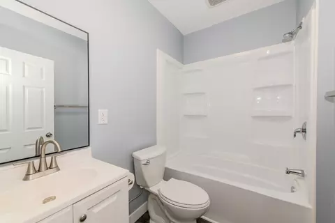 Bath - 689 E Bluff St, Marseilles, IL 61341 photo 1 of 2