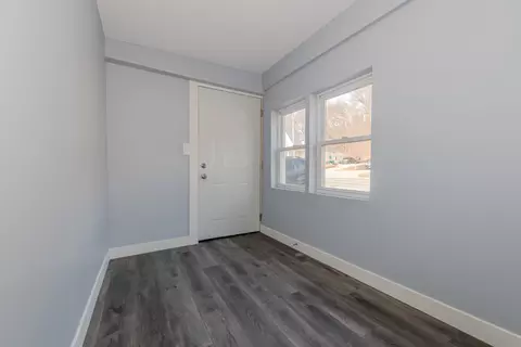 Entry Way - 689 E Bluff St, Marseilles, IL 61341 photo 1 of 2