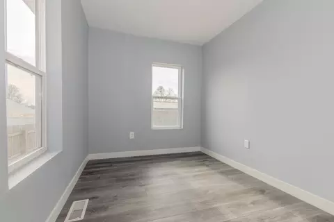 Bedroom - 689 E Bluff St, Marseilles, IL 61341 photo 1 of 5