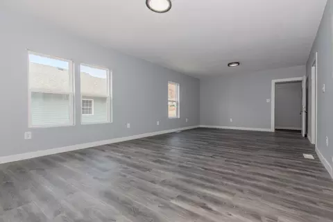 Living - 689 E Bluff St, Marseilles, IL 61341 photo 3 of 4