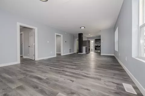 Living - 689 E Bluff St, Marseilles, IL 61341 photo 2 of 4