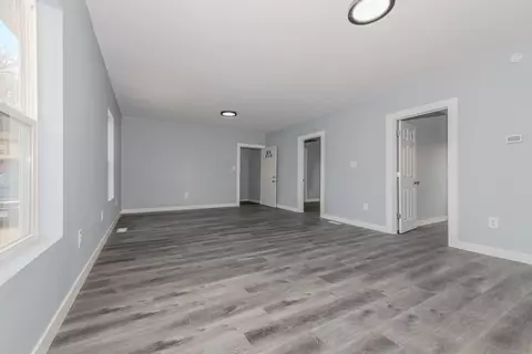 Living - 689 E Bluff St, Marseilles, IL 61341 photo 4 of 4