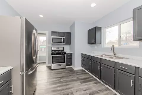 Kitchen - 689 E Bluff St, Marseilles, IL 61341 photo 1 of 3