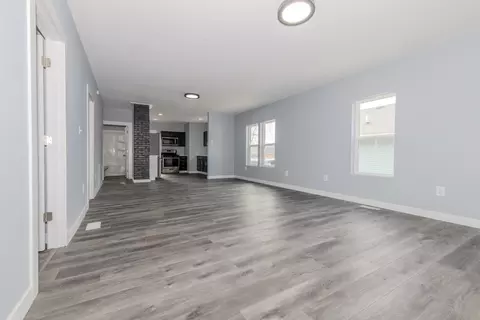 Living - 689 E Bluff St, Marseilles, IL 61341 photo 1 of 4