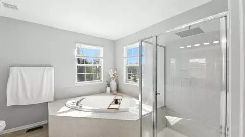 Bath - 1303 Bridgehampton Dr, Plainfield, IL 60586 photo 3 of 4