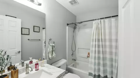 Bath - 1303 Bridgehampton Dr, Plainfield, IL 60586 photo 4 of 4