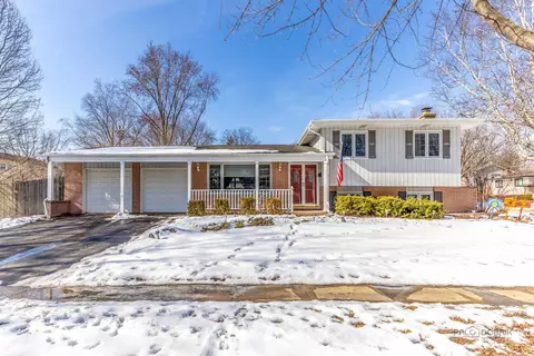 705 S Dymond Rd, Libertyville, IL 60048