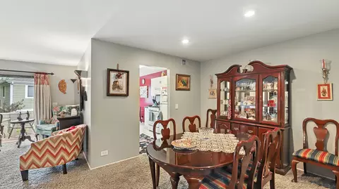 Dining - 550 Greystone Ln #A2, Wheeling, IL 60090 photo 1 of 2