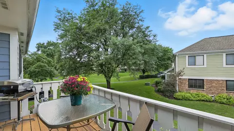 Exterior - 550 Greystone Ln #A2, Wheeling, IL 60090 photo 2 of 2
