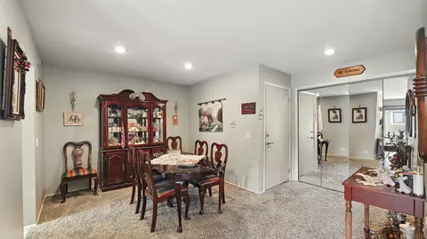 Dining - 550 Greystone Ln #A2, Wheeling, IL 60090 photo 2 of 2