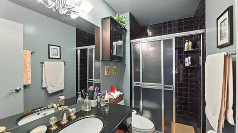 Bath - 550 Greystone Ln #A2, Wheeling, IL 60090 photo 2 of 2