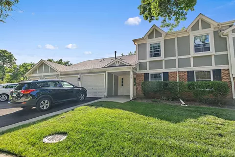26 Waterbury Ln #N2, Schaumburg, IL 60193